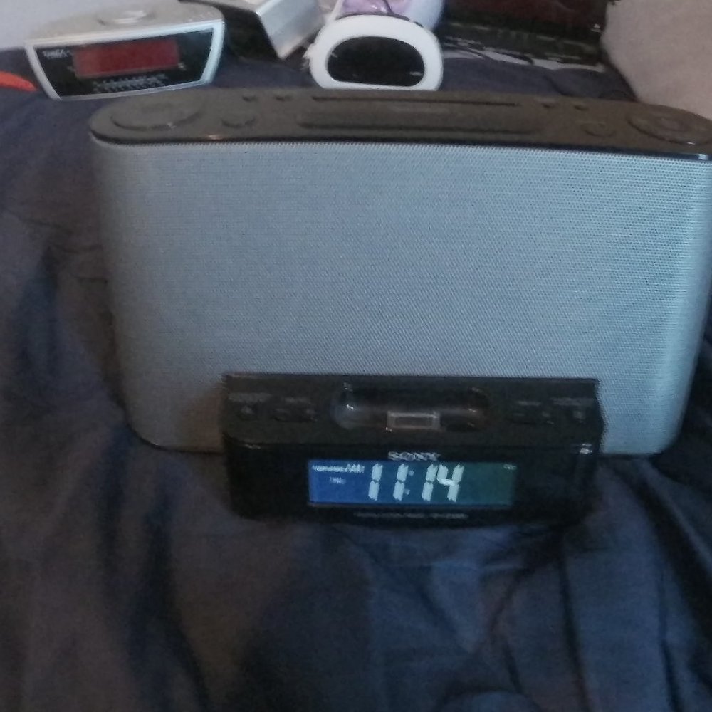 Sony Dream Machine FM/AM Clock Radio ICF-CS10iP Speaker Dock iPhone iPod Black